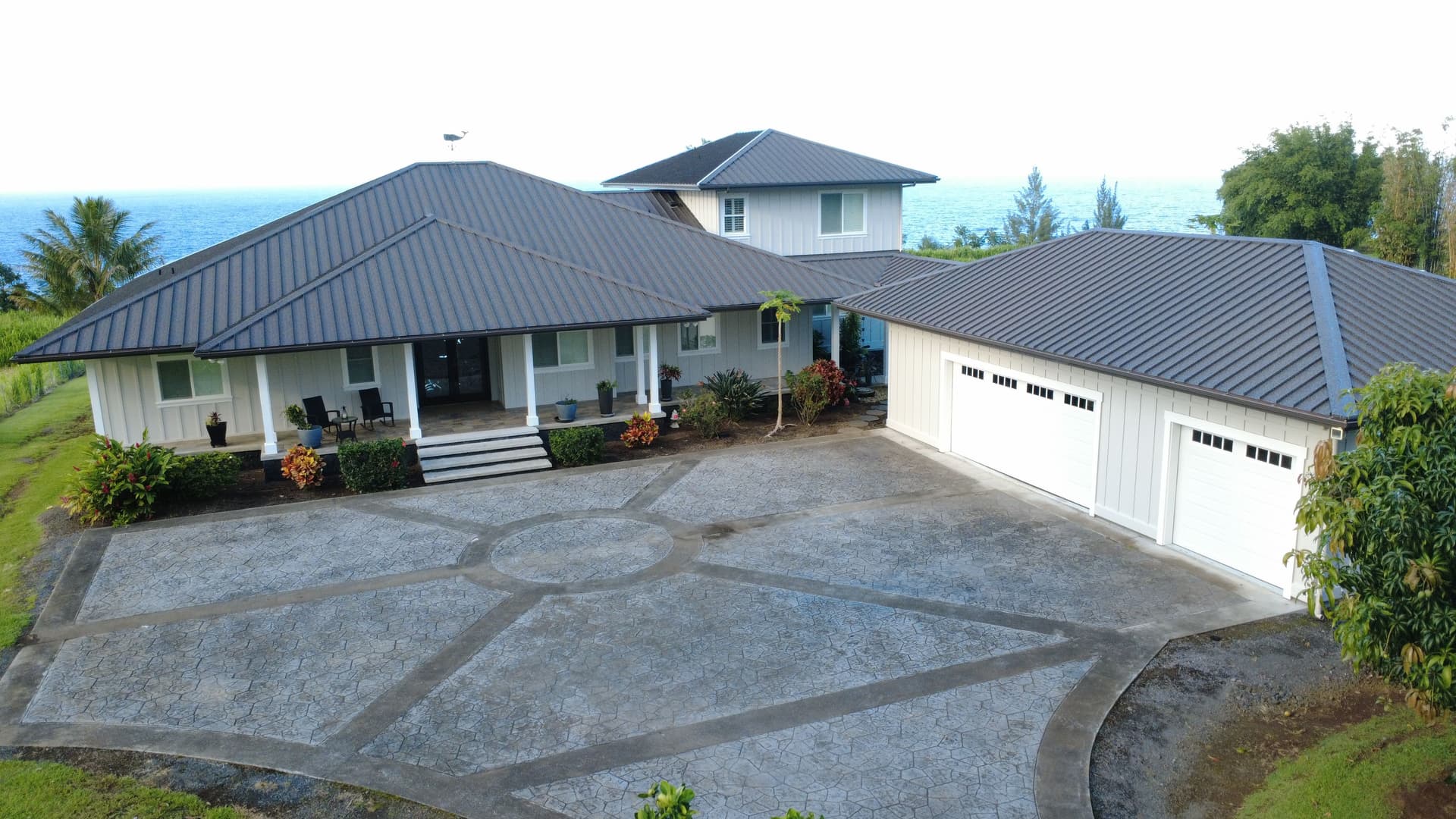 Gallery photos for Full Exterior Paint Job on a Hakalau Home Built to Last: Image #9