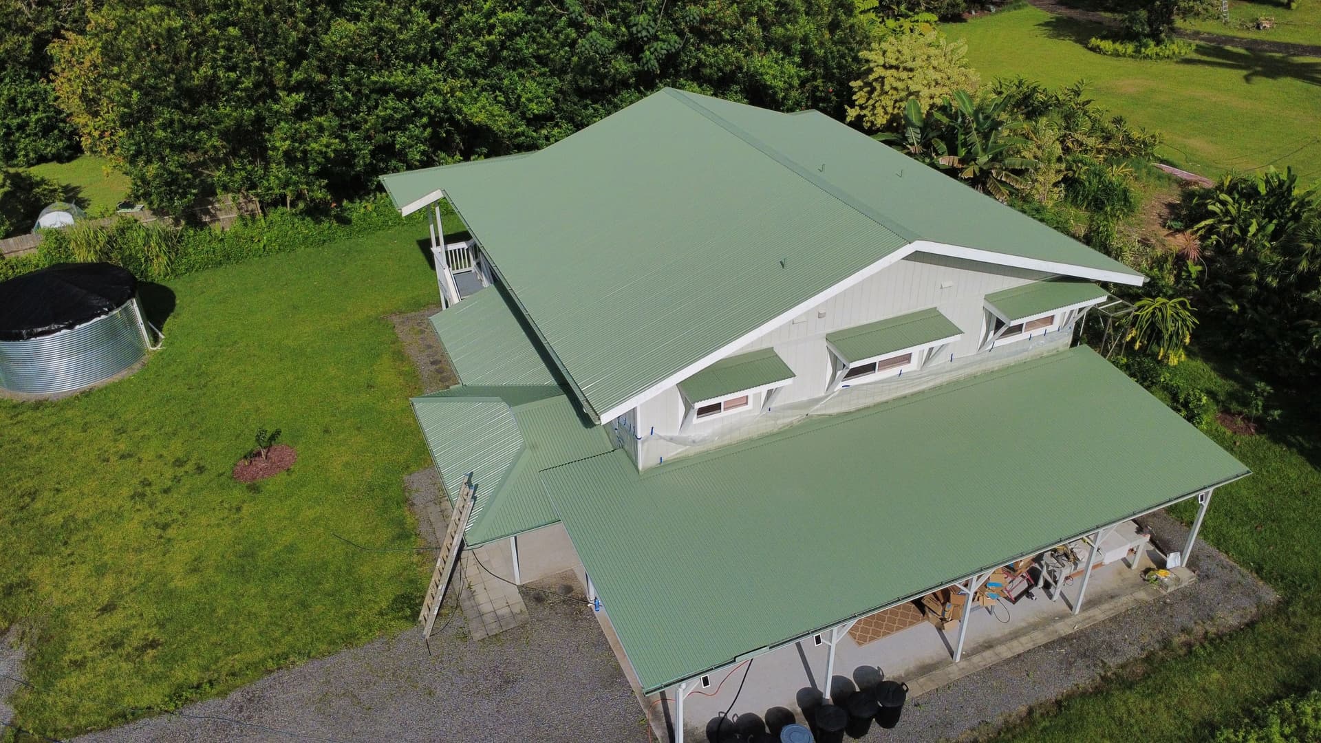 Gallery photos for Hawaii Home Gets a Full Rust-to-Restored Roof Treatment: Image #5