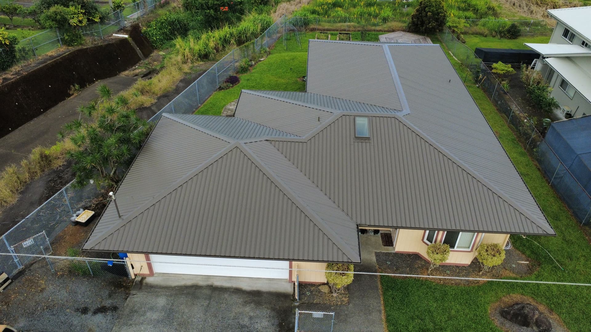 Gallery photos for Hilo Home Gets a Full Roof Wash, Rust Treatment and Paint: Image #1