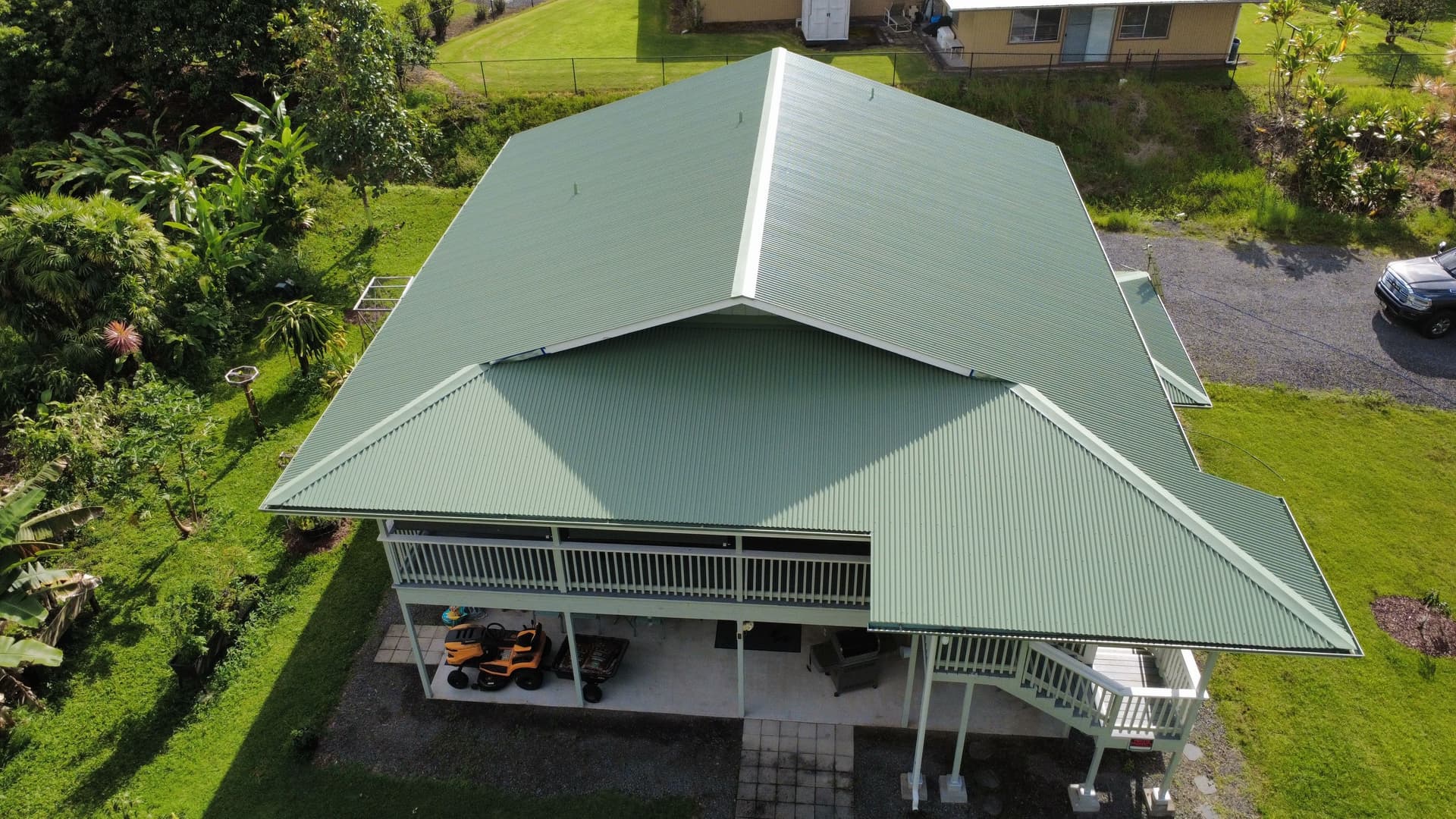 Gallery photos for Hawaii Home Gets a Full Rust-to-Restored Roof Treatment: Image #8