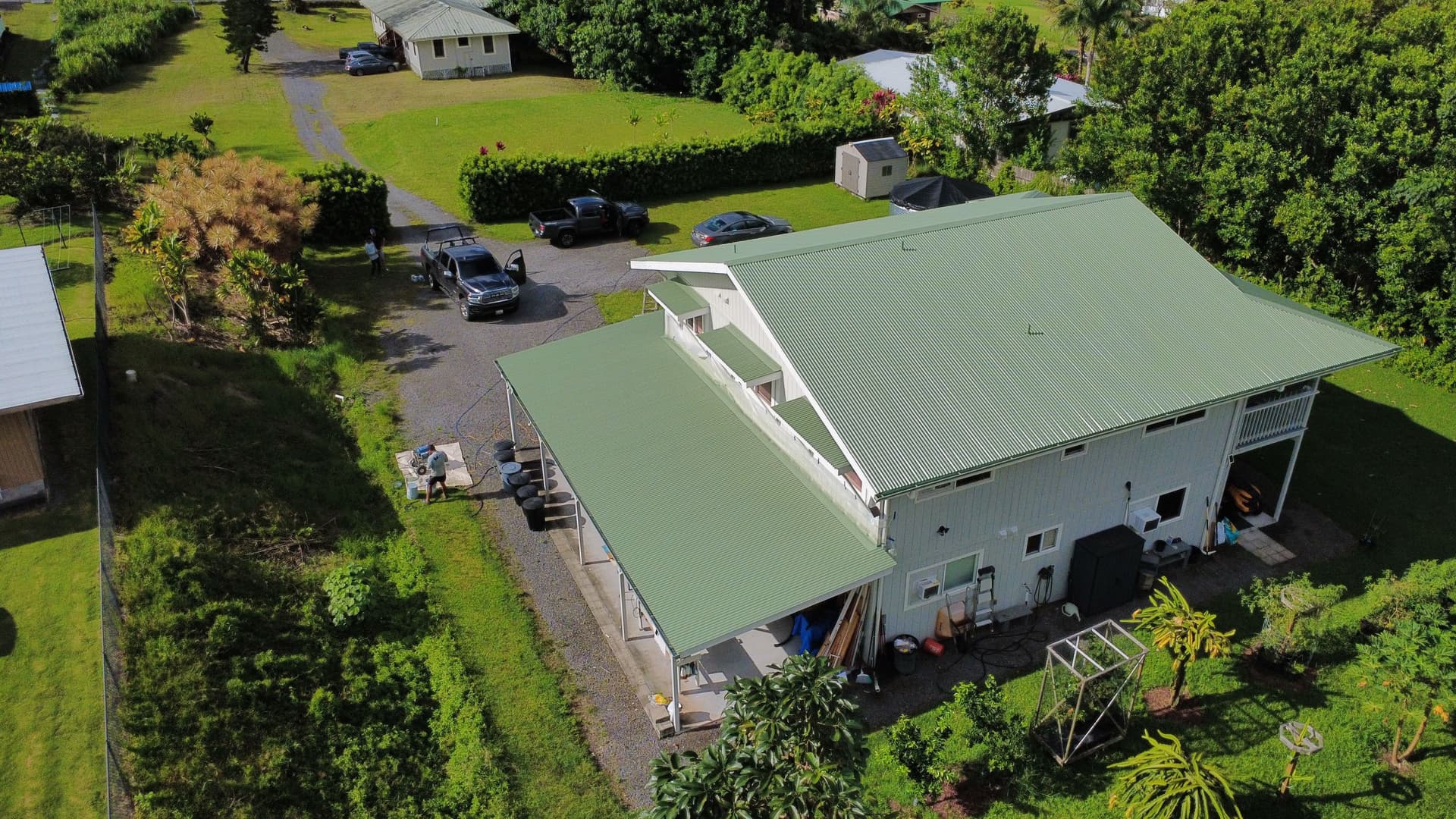 Gallery photos for Hawaii Home Gets a Full Rust-to-Restored Roof Treatment: Image #3