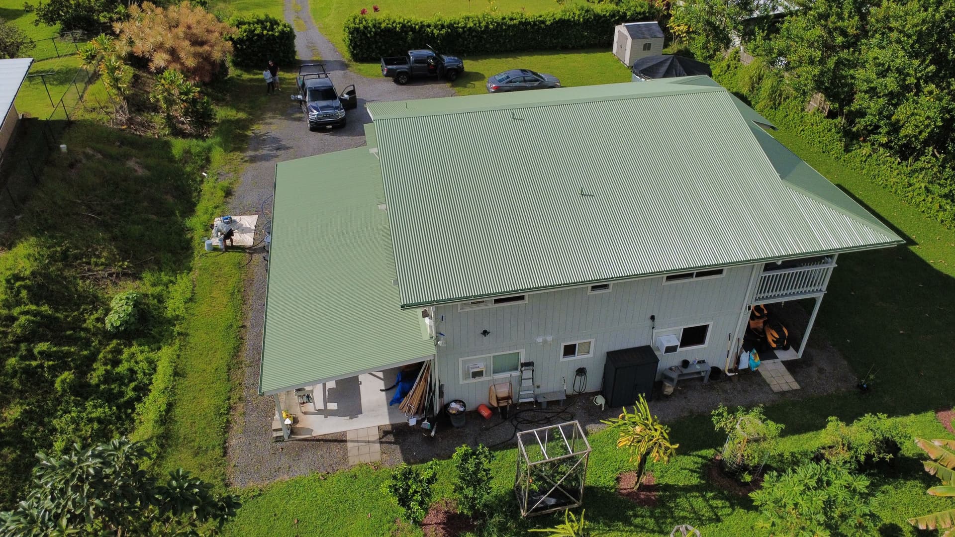 Gallery photos for Hawaii Home Gets a Full Rust-to-Restored Roof Treatment: Image #2