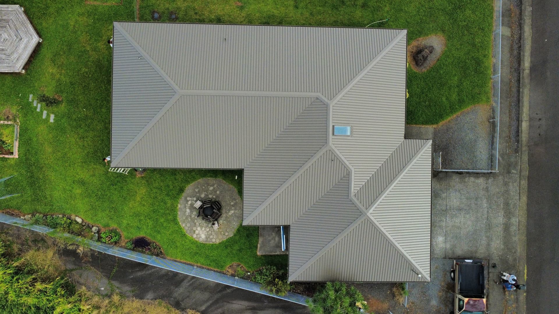 Gallery photos for Hilo Home Gets a Full Roof Wash, Rust Treatment and Paint: Image #4