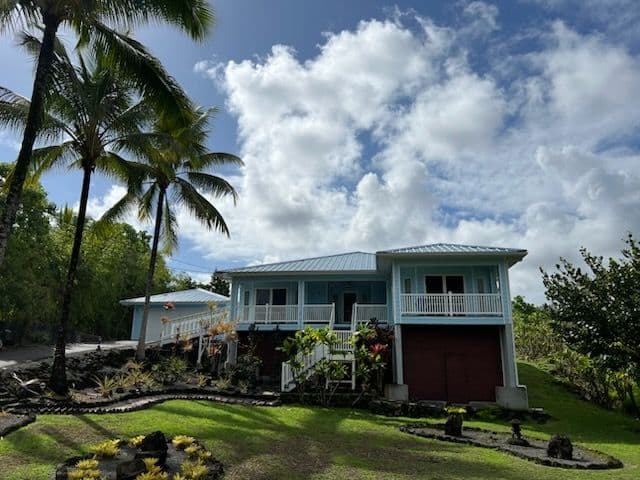 Gallery photos for Superior Exterior Paints Stunning Home in Hilo: Image #3