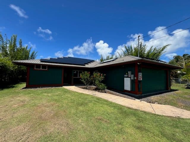 Gallery photos for Stunning Exterior Transformation in Hawaiian Paradise: Image #2