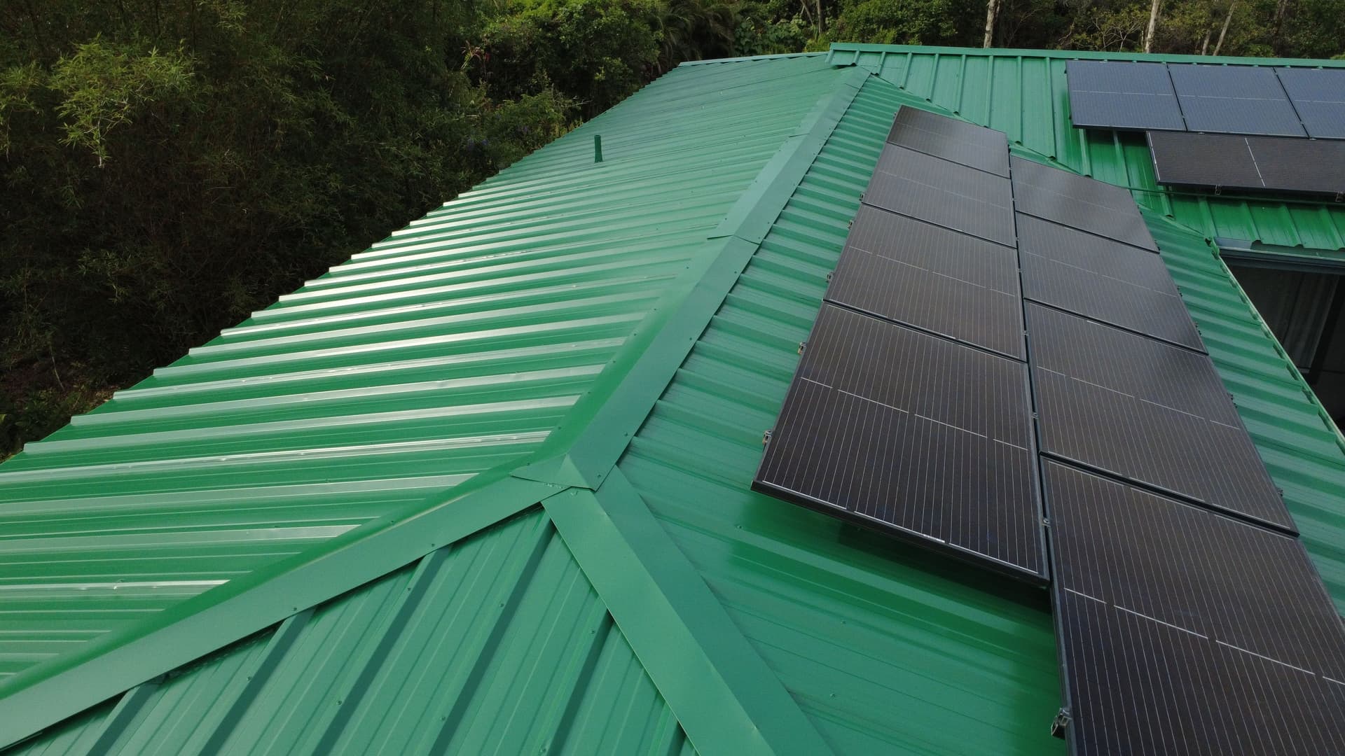 Gallery photos for Rusty Metal Roof Gets a Full Restoration in Keaau: Image #3