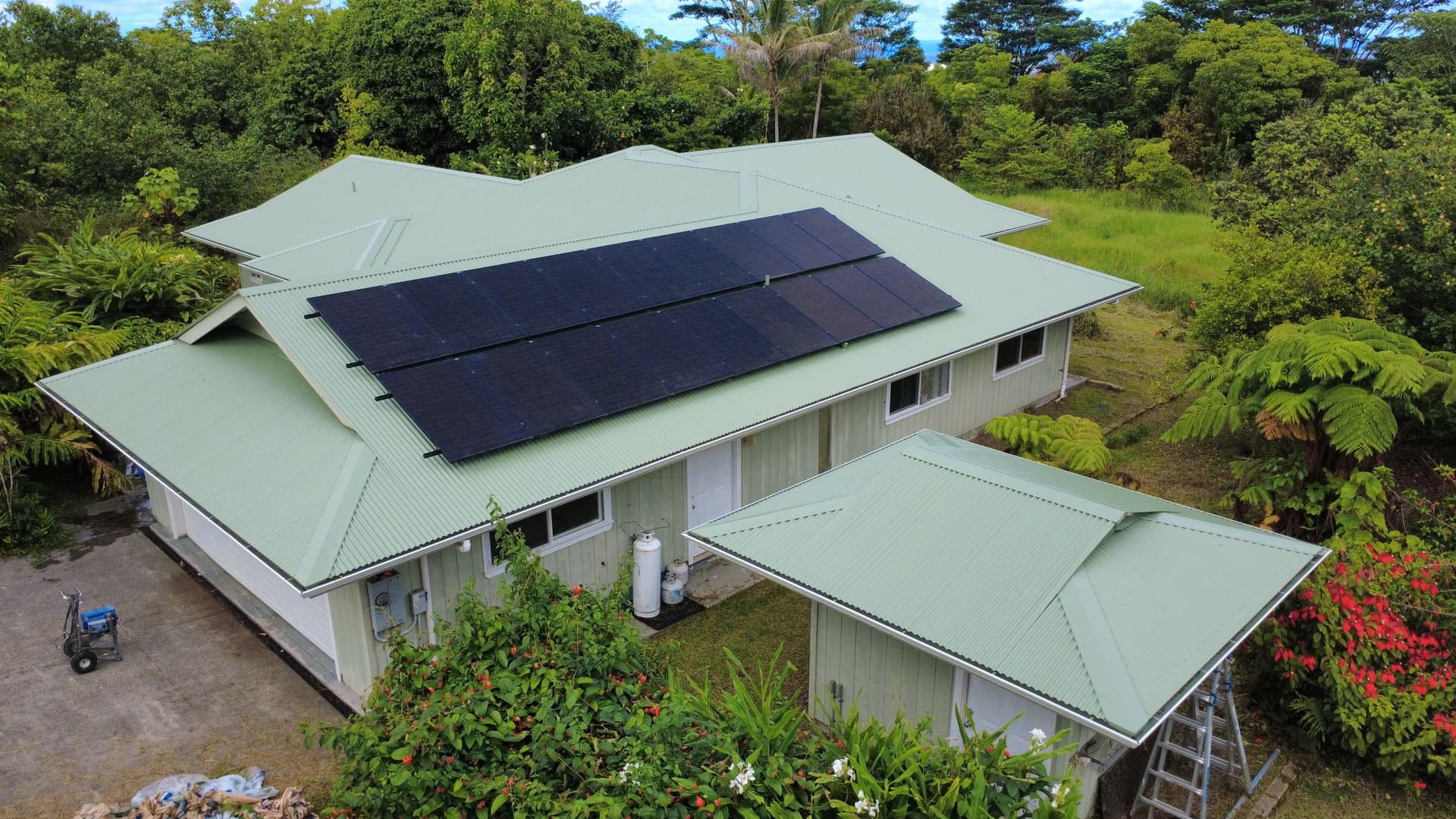 Gallery photos for Metal Roof Washing and Restoration in Wainaku, Hilo: Image #2