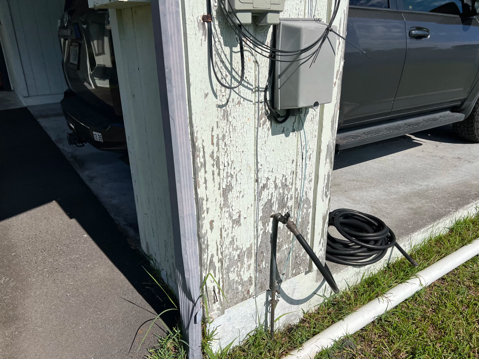 Gallery photos for Full Exterior Restoration on a Hawaii Home - Peeling Paint to Clean Finish: Image #5