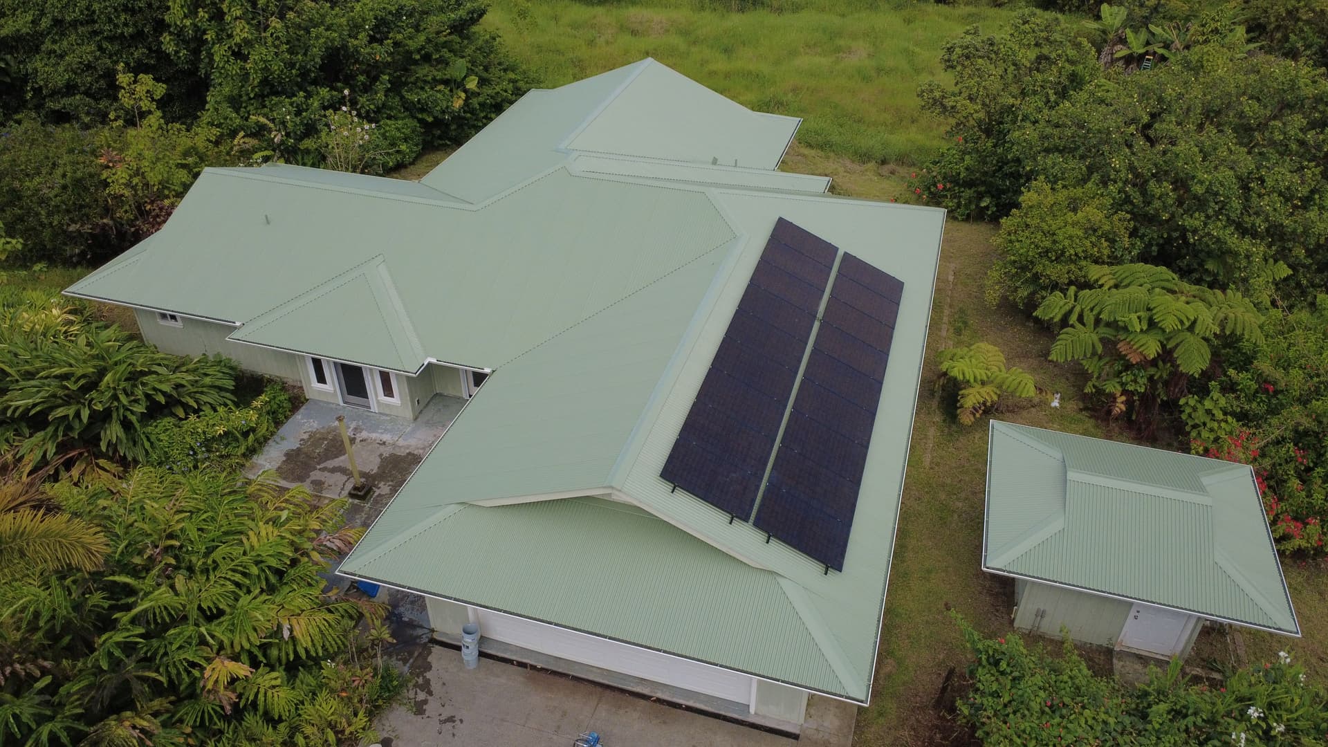 Gallery photos for Metal Roof Washing and Restoration in Wainaku, Hilo: Image #1